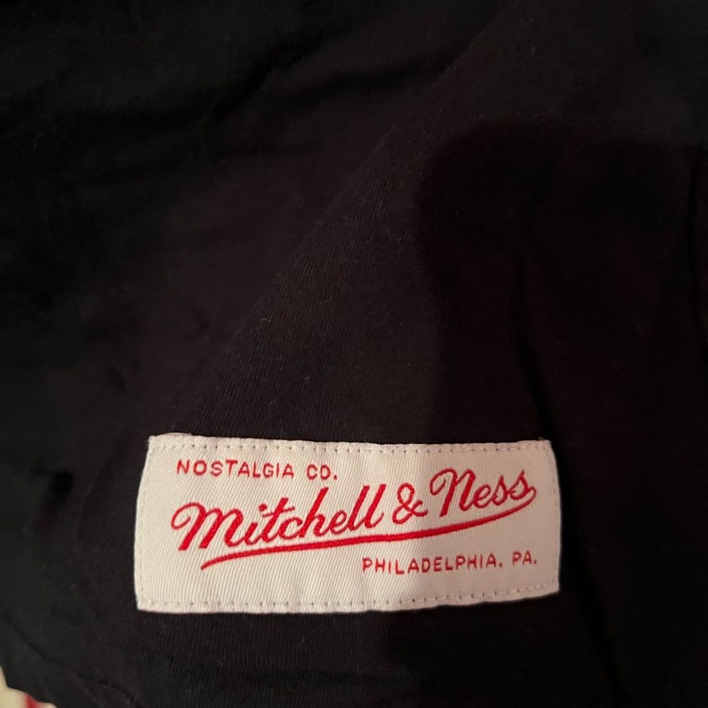 Mitchell & Ness Raptors Shirt - Picture 3 of 3